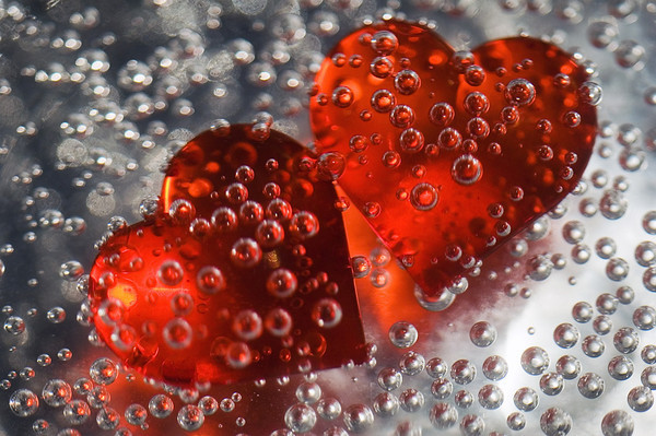 deux jolis coeurs rouges avec bulles