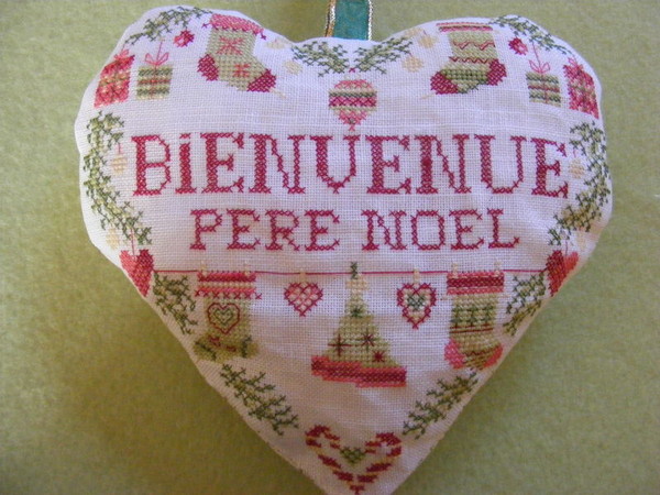 Broderie. Coeur de bienvenue pour le père Noël