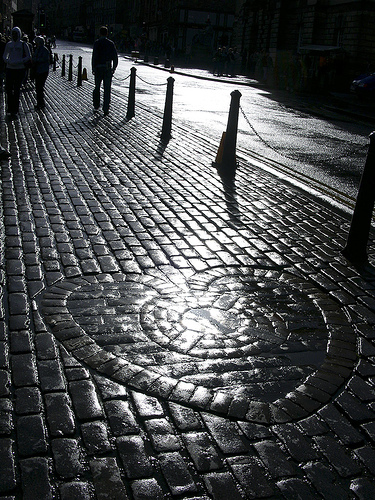 Coeur de pavé sur un trottoir