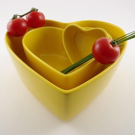 OBJET. 3 saladiers jaune en forme de coeur