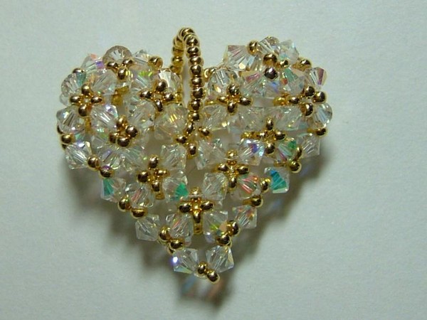 BIJOUX : un pendentif de coeur en perles