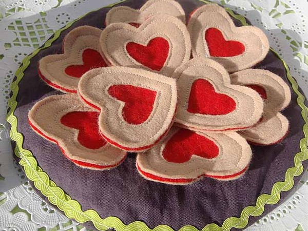 BRODERIE . Sablé coeur à la confiture