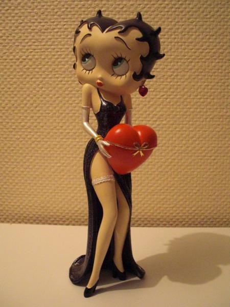 Statuette. Jolie Betty-Boop et son coeur