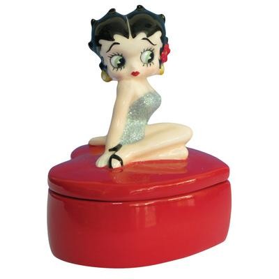 FIGURINE. une jolie betty boop sur un coeur