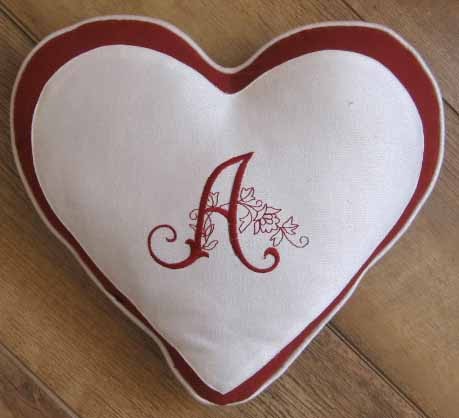 Coussin Coeur avec la lettre " A "