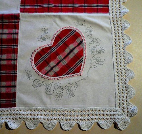 BRODERIE. Nappe à broder Kelsch coeur