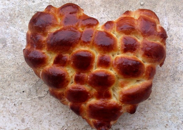 GOURMAND.Coeur brioché tressé, façon vannerie