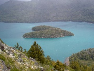 au milieu d'un lac un coeur d'Amour