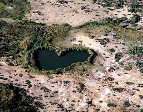 image de coeur nature, lac situé en Australie