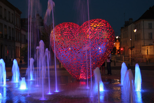 Belle sculpture.Coeur de Troyes la nuit