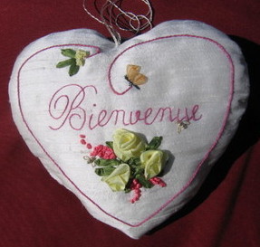 BRODERIE. joli coeur de Bienvenue