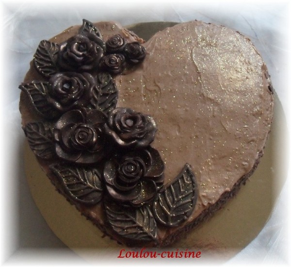 Gâteau coeur et son bouquet de roses en chocolat 