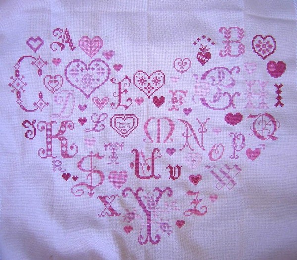 BRODERIE.  joli coeur rose