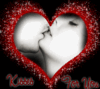 BISOUS et Coeur. couple qui s'embrasse dans un coeur